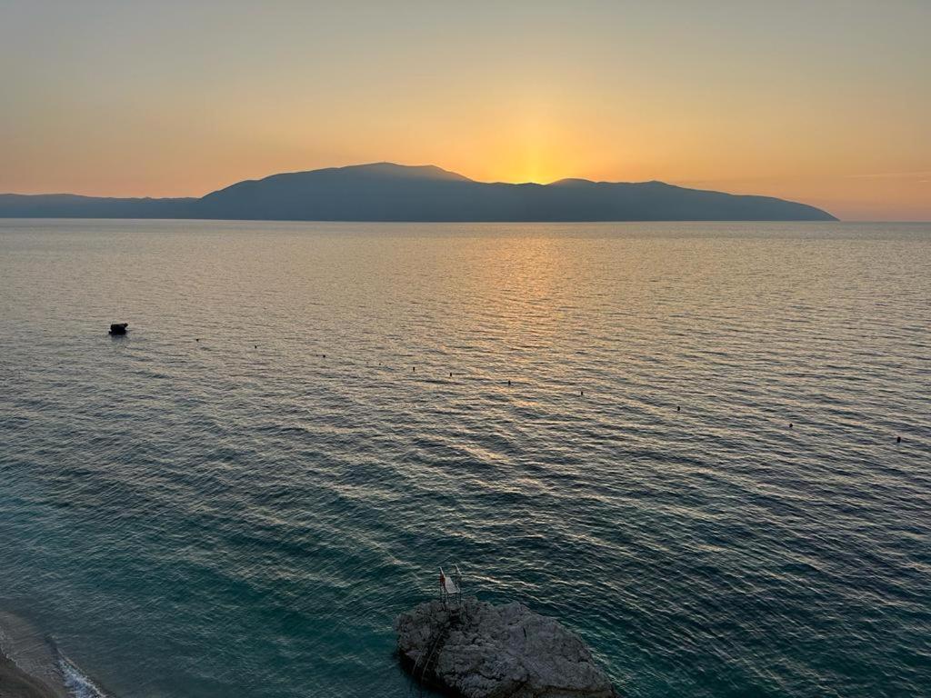 Beachfront With Hotel Facilities Vlora Kültér fotó
